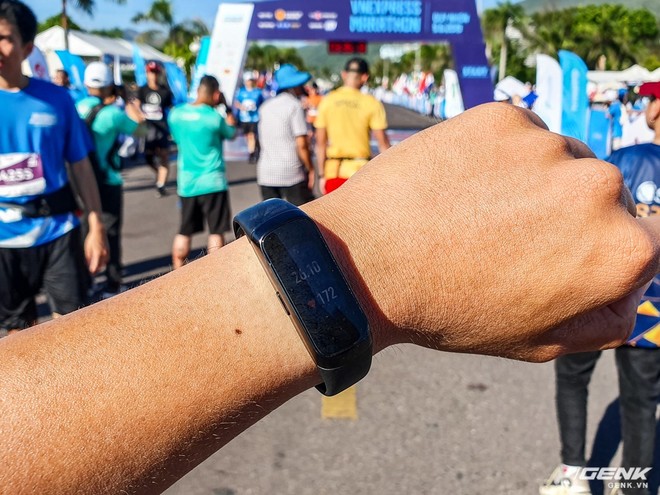 Trải nghiệm và đánh giá Galaxy Fit sau 21km chạy marathon - Ảnh 9.