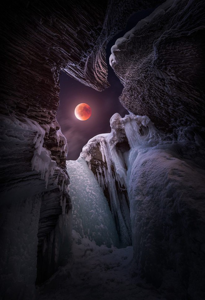 Ngắm màn đêm kỳ ảo dưới bàn tay sáng tạo tài ba của nhiếp ảnh gia người Canada - Ảnh 2.