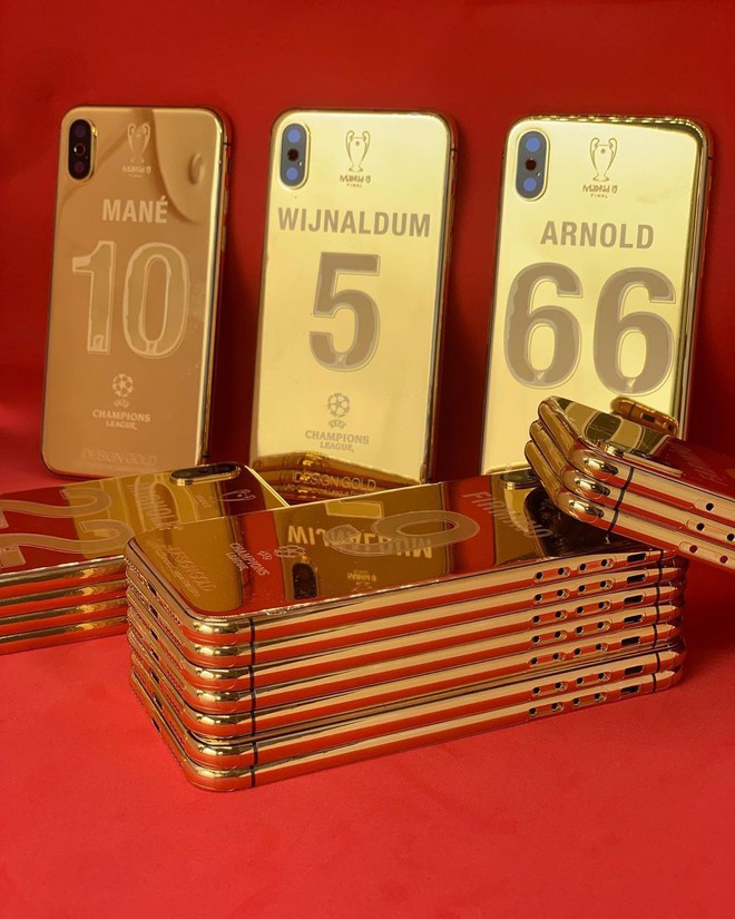 Vô địch C1, 27 cầu thủ Liverpool cùng HLV Jurgen Klopp được tặng mỗi người 1 chiếc iPhone X mạ vàng 24K - Ảnh 1.