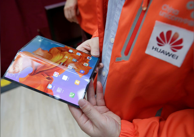 Huawei hoãn ra mắt smartphone màn gập Mate X thêm 3 tháng nữa - Ảnh 1.
