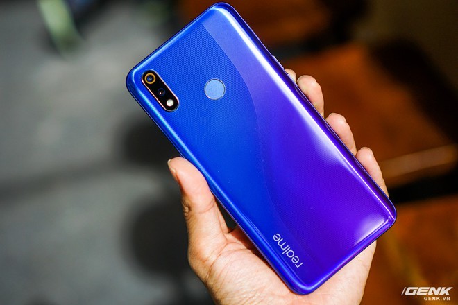 Ảnh thực tế Realme 3 Pro: Đối thủ của Xiaomi Redmi Note 7 Pro sắp bán ra tại Việt Nam, giá hơn 6 triệu đồng - Ảnh 7.