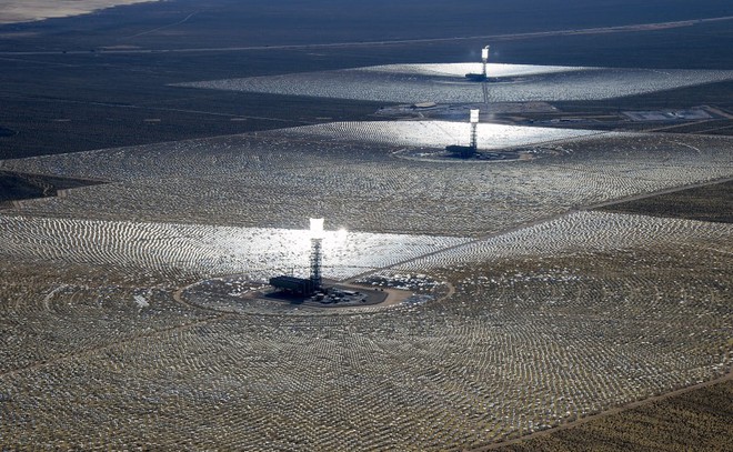 Giữa sa mạc Dubai, người ta sắp sửa hoàn thiện công viên năng lượng Mặt Trời khổng lồ có thể xô đổ mọi thứ kỷ lục - Ảnh 2.