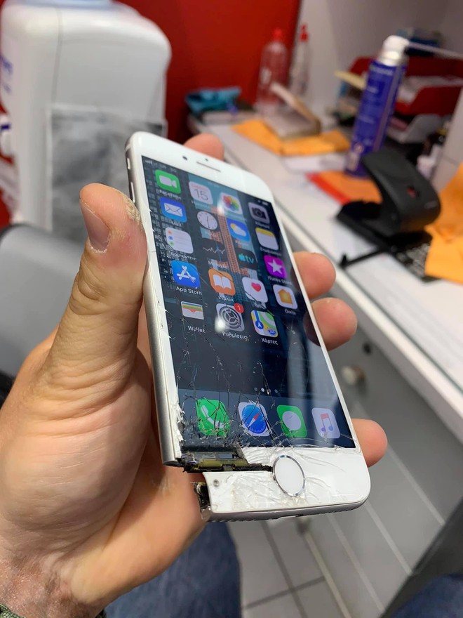 iPhone rơi vỡ tan tành đến nỗi mất hẳn một góc nhưng vẫn chạy bình thường - Ảnh 2.