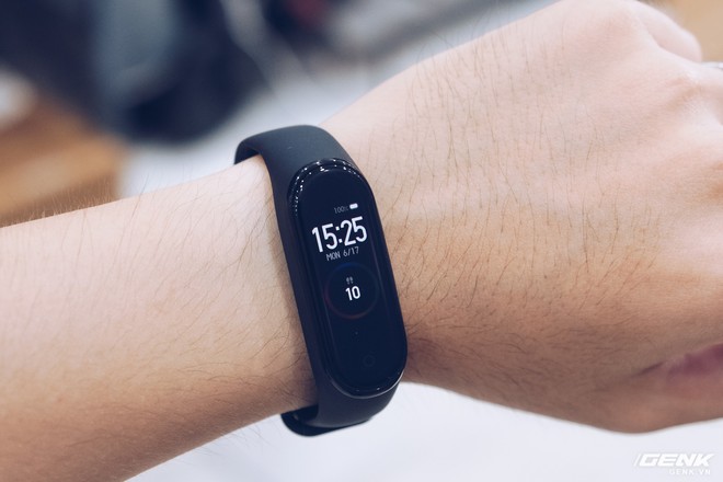 Mi Band 4 chính thức ra mắt tại Việt Nam, giá 850.000 đồng - Ảnh 1.