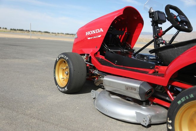 Đây là siêu xe cắt cỏ vừa đạt kỷ lục tốc độ thế giới của Honda, động cơ 4 xi-lanh như CBR1000, phóng như xe đua - Ảnh 3.