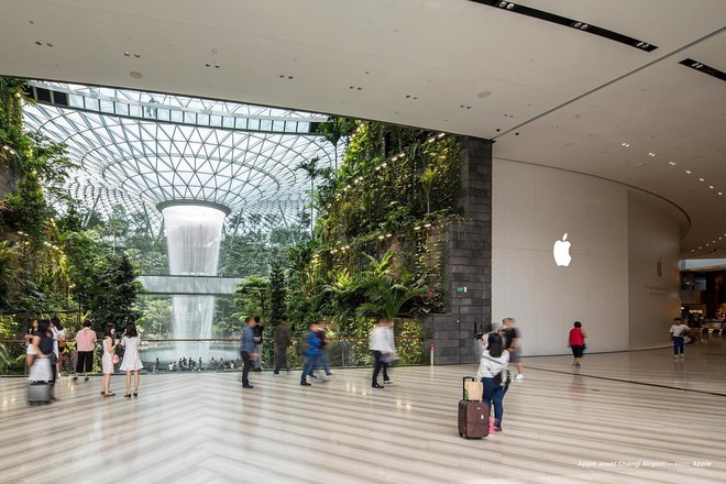 Apple mở cửa hàng ngay trong sân bay Changi (Singapore): Tin vui cho dân buôn iPhone Việt Nam - Ảnh 2.