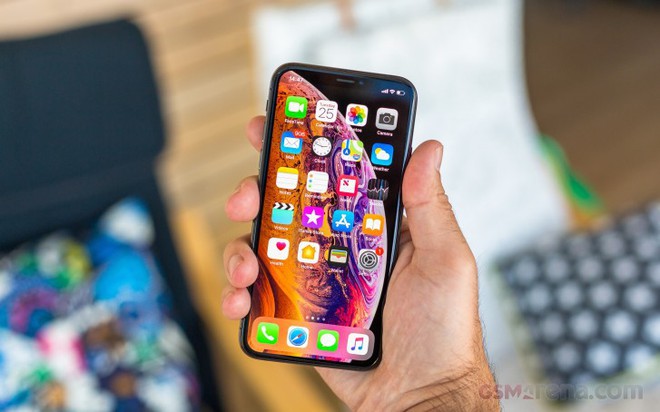 Tranh thủ Huawei bị Mỹ cấm vận, Apple tăng sản lượng iPhone - Ảnh 1.