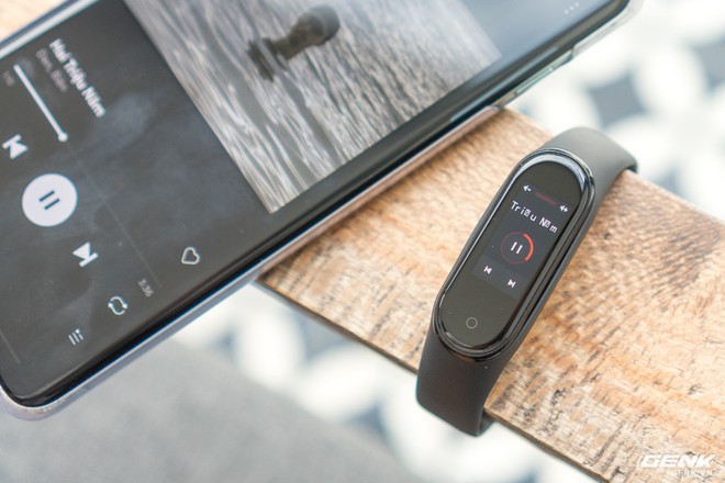 Xiaomi Mi Band 4 vs. Samsung Galaxy Fit e: trong tầm giá 1 triệu, nên chọn ai? - Ảnh 7.