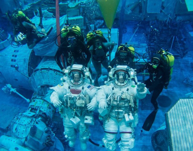 NASA huấn luyện các phi hành gia tham gia sứ mệnh Mặt Trăng trong phòng thí nghiệm dưới biển ở độ sâu 19 mét - Ảnh 6.