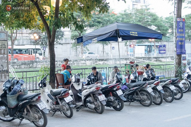 Sông Tô Lịch đổi màu sau khi làm sạch bằng công nghệ Nhật Bản: Hoa lau xanh mướt, người dân thư thả câu cá - Ảnh 7.