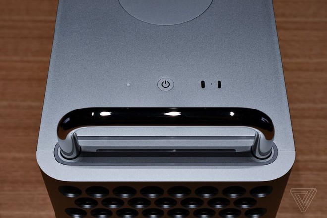 Cận cảnh Mac Pro mới: Thiết kế tối giản, ám ảnh những người sợ lỗ - Ảnh 7.
