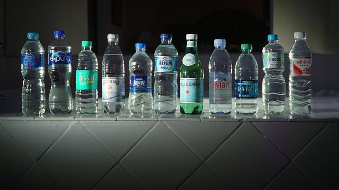 Những hạt vi nhựa có ở khắp mọi nơi, trong nước uống, không khí, thậm chí cả cơ thể bạn - Ảnh 1.