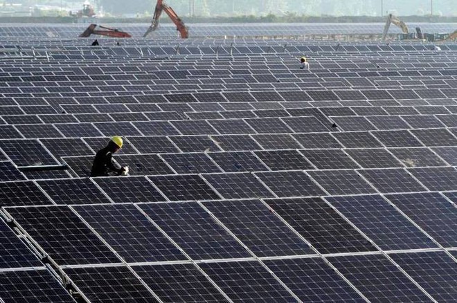 Trung Quốc đang nỗ lực chuyển đổi sang điện tái tạo nhưng ô nhiễm không khí lại vô tình làm giảm lượng điện Mặt Trời tạo ra - Ảnh 2.