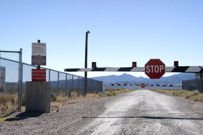 Cư dân mạng rủ nhau đột kích Area 51 - khu vực nghiên cứu tuyệt mật của chính phủ Mỹ để xem người ngoài hành tinh - Ảnh 2.