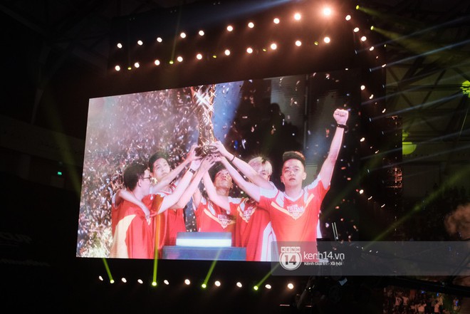 Kỳ tích: Đội tuyển Việt Nam (Team Flash) đánh bại đối thủ mạnh thế giới, đăng quang ngôi vô địch AWC 2019, rinh giải thưởng 4,6 tỉ đồng - Ảnh 18.