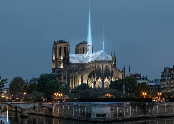 Hãng thiết kế tạo ra Apple Store đề xuất khôi phục Nhà thờ Đức bà Paris với mái và tháp chuông bằng kính - Ảnh 1.