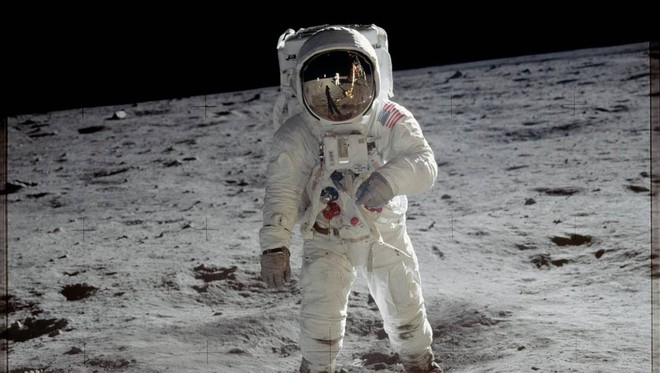 Người đàn ông mua nhầm những thước phim đầu tiên được quay trên Mặt trăng với giá 218 USD sắp trở nên giàu sụ - Ảnh 1.