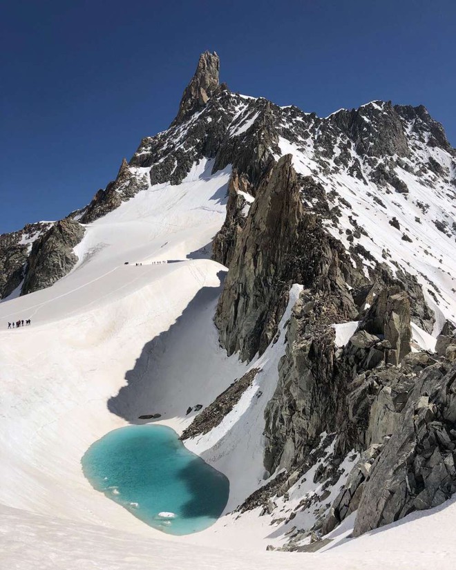 Phát hiện một hồ nước mới hình thành ở độ cao 3.400 mét trên dãy Alps, tình hình biến đổi khí hậu đang ngày càng trầm trọng - Ảnh 2.