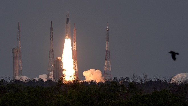 Ấn Độ phóng thành công sứ mệnh Mặt Trăng thứ hai, tên lửa mang theo những công nghệ tiên tiến hơn hẳn lần trước! - Ảnh 1.