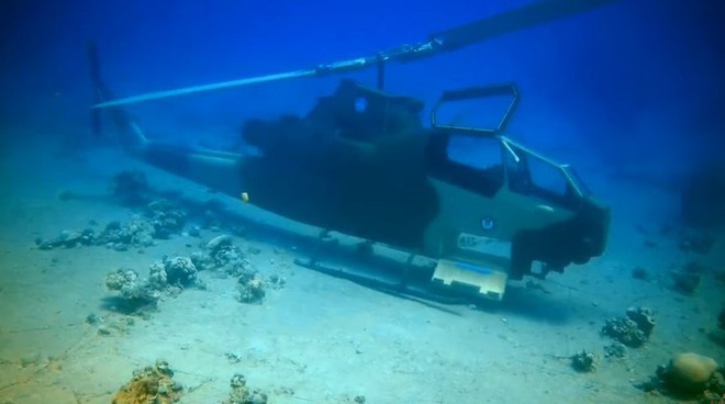 Đến thăm viện bảo tàng quân sự độc đáo nằm dưới biển có một không hai tại Jordan - Ảnh 7.