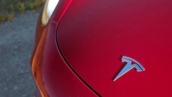 Xin lỗi Panasonic, Tesla đang tự sản xuất pin cho dòng xe điện của hãng - Ảnh 1.
