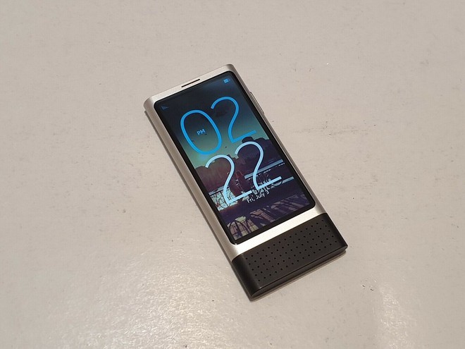Đây là chiếc điện thoại Android siêu nhỏ tí hon bị huỷ bỏ của Nokia, giá 1999 USD - Ảnh 2.