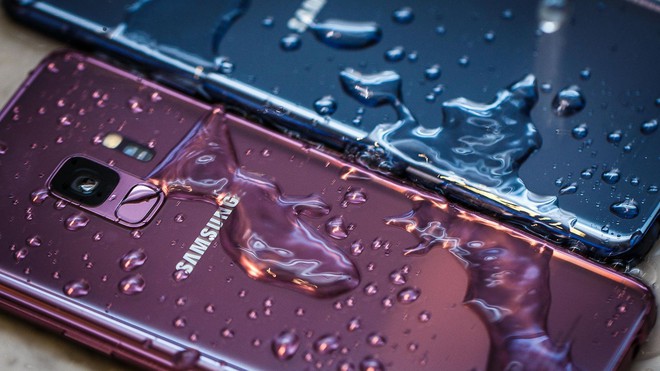 Samsung bị tố quảng cáo sai sự thật về khả năng chống nước trên các mẫu flagship Galaxy S ra mắt từ năm 2016 đến nay - Ảnh 1.