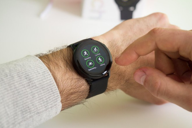 Galaxy Watch Active 2 sẽ được trang bị những tính năng mà Apple Watch Series 4 có từ lâu - Ảnh 1.
