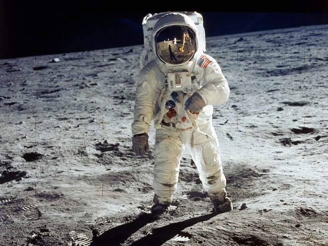 Tàu Apollo 11 lên Mặt Trăng không có toilet, các phi hành gia giải quyết nỗi buồn bằng cách nào? - Ảnh 3.