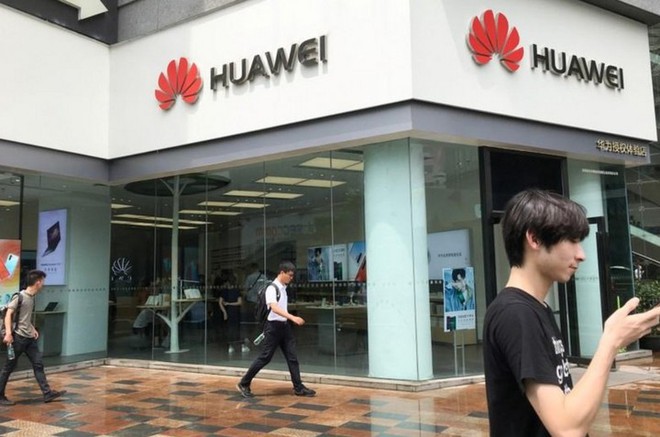 Doanh số smartphone Huawei tại Trung Quốc tăng mạnh nhờ tinh thần yêu nước và các chương trình khuyến mại hấp dẫn - Ảnh 2.