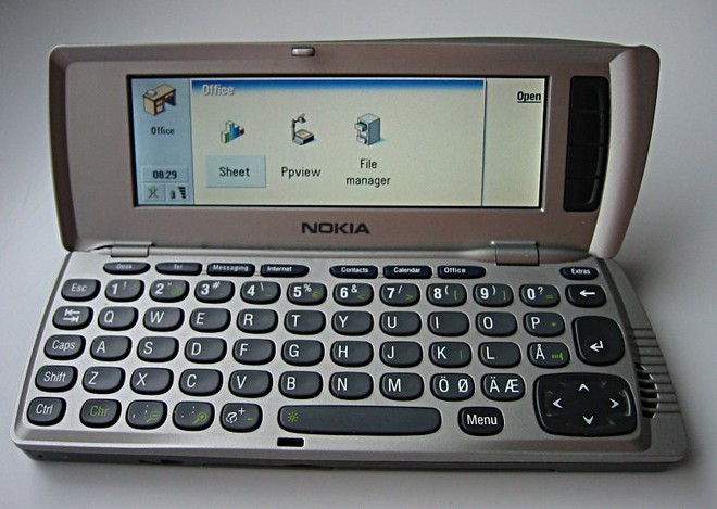 Nhìn lại Nokia 9210 Communicator: Chiếc điện thoại trong mơ của những ai ao ước làm doanh nhân thành đạt 19 năm trước - Ảnh 1.