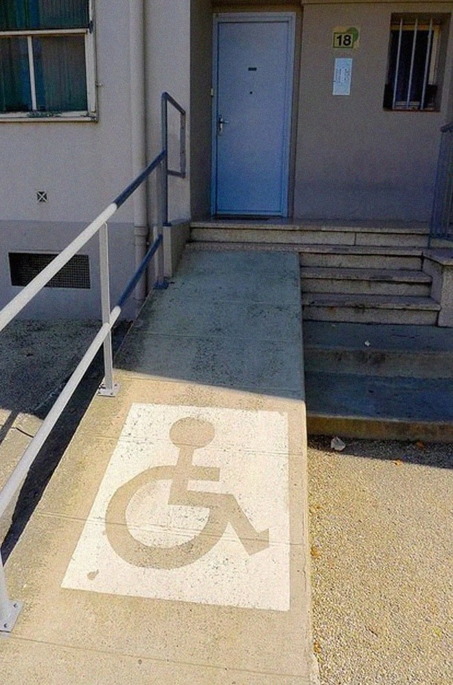 18 thiết kế dành cho người khuyết tật theo kiểu không có tâm nhất thế giới - Ảnh 12.