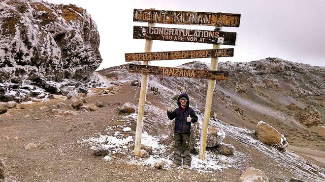 Phượt thủ 9 tuổi chinh phục đỉnh Kilimanjaro huyền thoại ở Châu Phi chỉ trong 7 ngày - Ảnh 4.