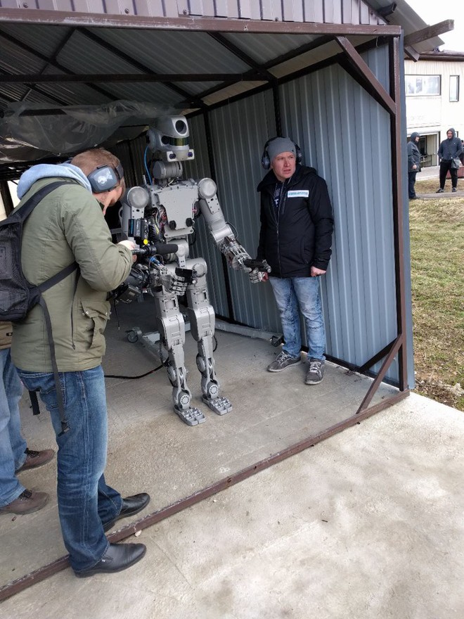 Nga sắp đưa lên trạm ISS một nhân viên tập sự đặc biệt: Một con robot có khiếu hài hước - Ảnh 2.
