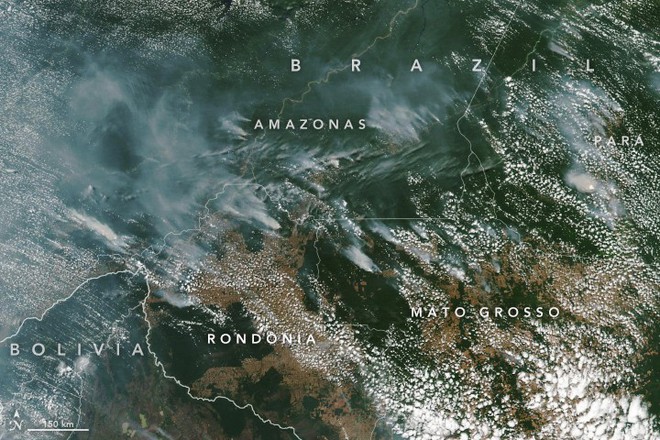 Rừng Amazon cháy lớn, khói phủ đen trời ở thành phố cách cả ngàn kilomet, từ trên quỹ đạo cũng nhìn được khói - Ảnh 2.