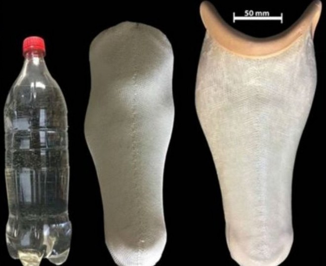 Các nhà khoa học đã có thể biến chai nhựa thành tay chân giả vừa nhẹ vừa tiết kiệm và bảo vệ môi trường - Ảnh 1.