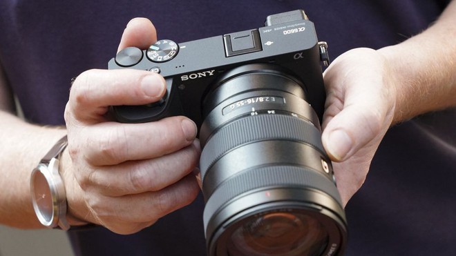 Sony ra mắt bộ đôi máy ảnh không gương lật A6100 và A6600 cùng 2 ống kính mới - Ảnh 1.