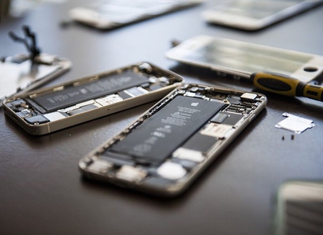 Apple sẽ cho phép các cửa hàng  sửa chữa smartphone ngoài mua linh kiện iPhone - Ảnh 2.