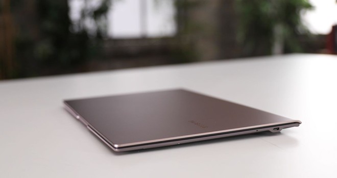 Samsung giới thiệu Galaxy Book S: laptop chạy Windows 10 dùng chip Qualcomm, pin 23 tiếng, nặng chưa tới 1kg - Ảnh 4.