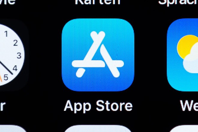 Lo ngại bị điều tra chống độc quyền, Apple hạ bậc chính các ứng dụng của mình khi tìm kiếm trên App Store - Ảnh 1.
