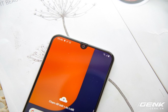 Cận cảnh Galaxy A50s: thiết kế độc đáo, vân tay dưới màn hình, 3 camera mà giá chỉ 7.8 triệu đồng - Ảnh 12.