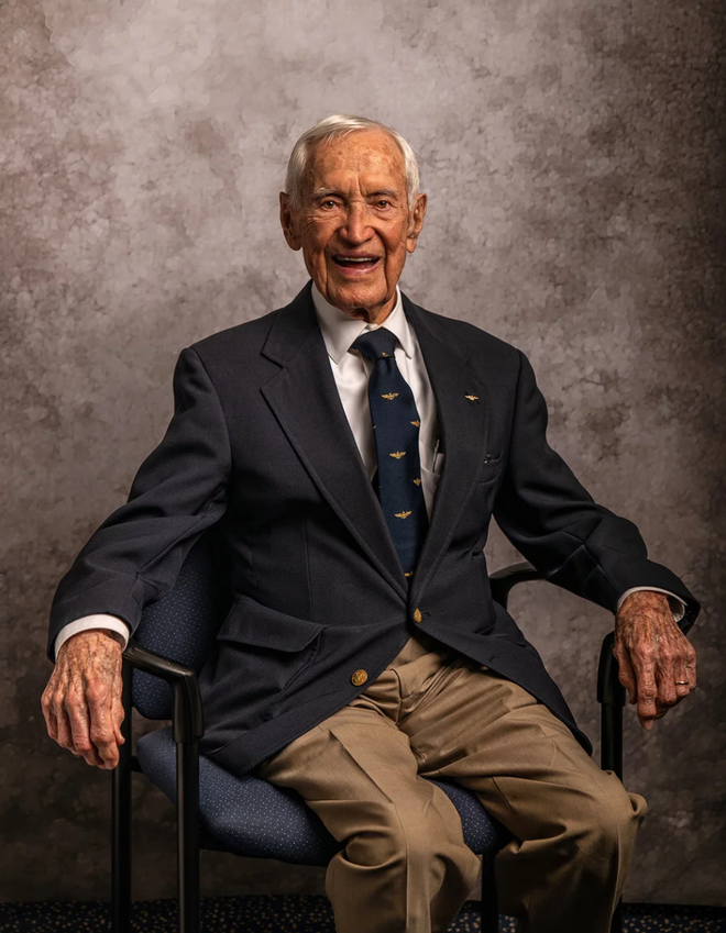 Nhiếp ảnh tôn vinh: Chụp chân dung những cựu chiến binh Thế chiến thứ 2 cuối cùng - Ảnh 12.