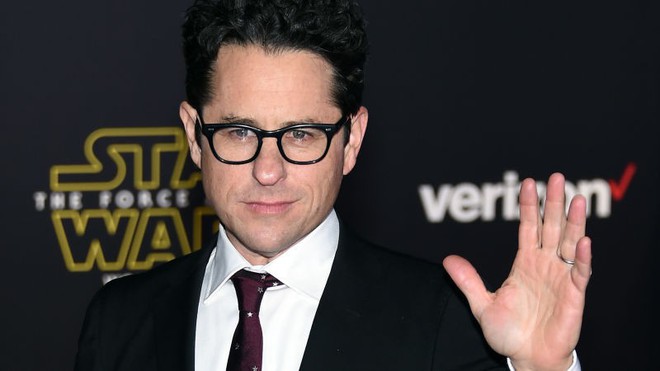 Đạo diễn lừng danh J.J. Abrams lắc đầu trước đề nghị làm phim độc quyền trị giá 500 triệu USD cho Apple - Ảnh 1.