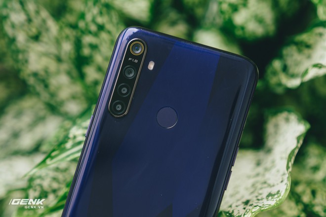 Đập hộp Realme 5: Mặt lưng họa tiết pha lê, 4 camera sau, pin tới 5000mAh - Ảnh 9.