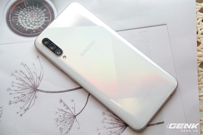 Đánh giá toàn tập Galaxy A50s: chỉ 6 tháng đã có bản nâng cấp đủ thấy Samsung đang quyết tâm như thế nào - Ảnh 1.