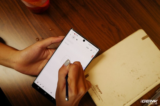 Cho iFan cầm thử Galaxy Note10 : thấy chỗ nào hay hơn iPhone, chỗ nào còn chưa được tốt? - Ảnh 5.