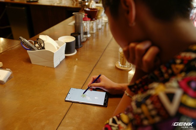 Cho iFan cầm thử Galaxy Note10 : thấy chỗ nào hay hơn iPhone, chỗ nào còn chưa được tốt? - Ảnh 6.