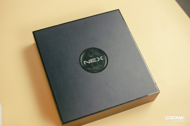Trên tay Vivo NEX 3: Màn hình thác nước tỷ lệ 99.6%, camera thò thụt, không phím vật lý, giá 21 triệu - Ảnh 1.
