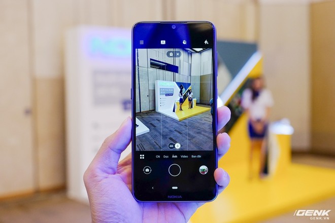 Cận cảnh Nokia 7.2 vừa ra mắt: Cụm camera trước & sau được Zeiss phát triển, mặt lưng màu xanh giống iPhone mới, giá gần 6,2 triệu đồng - Ảnh 5.
