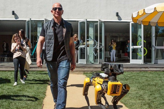 Chó robot của Boston Dynamics đã mở bán: Vác đồ nặng 14 kg, tốc độ chạy 1,6m/s, tự đứng dậy nếu bị ngã, giá bán ngang xe hơi mới - Ảnh 2.